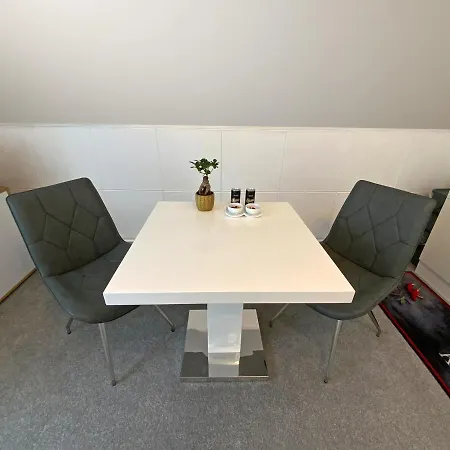 Charmante Wohnung in bester Lage mit Netflix und Prime St. Pölten Exterior foto